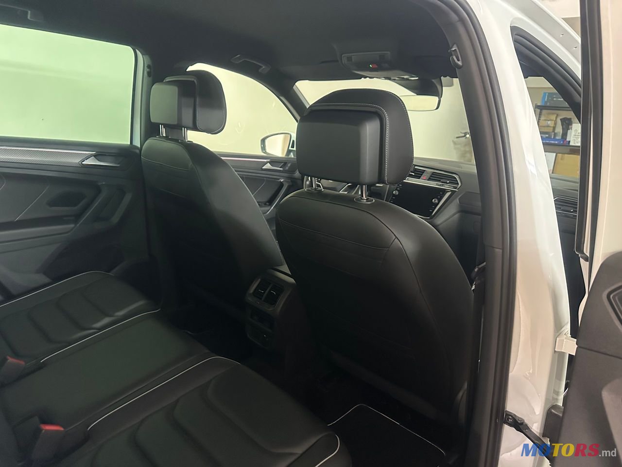 2021' Volkswagen Tiguan photo #6