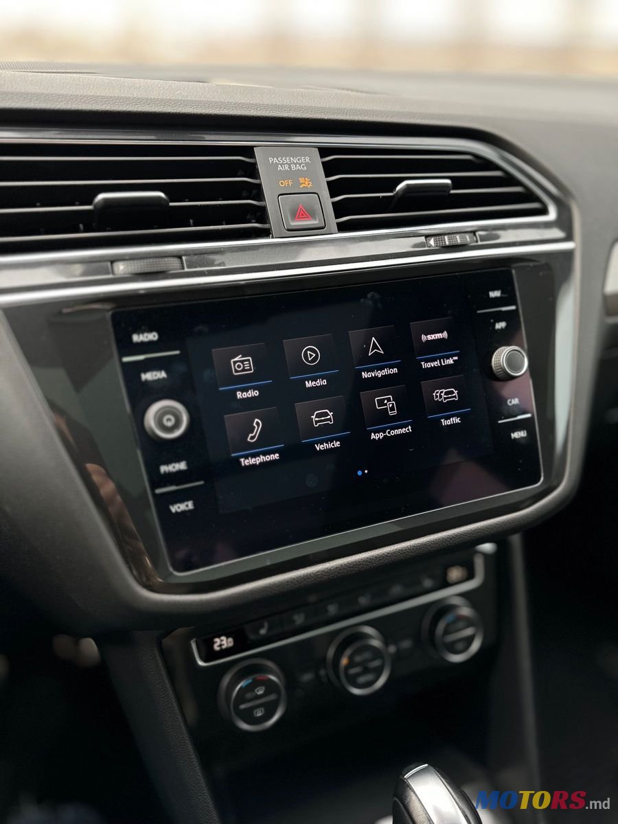 2018' Volkswagen Tiguan photo #5