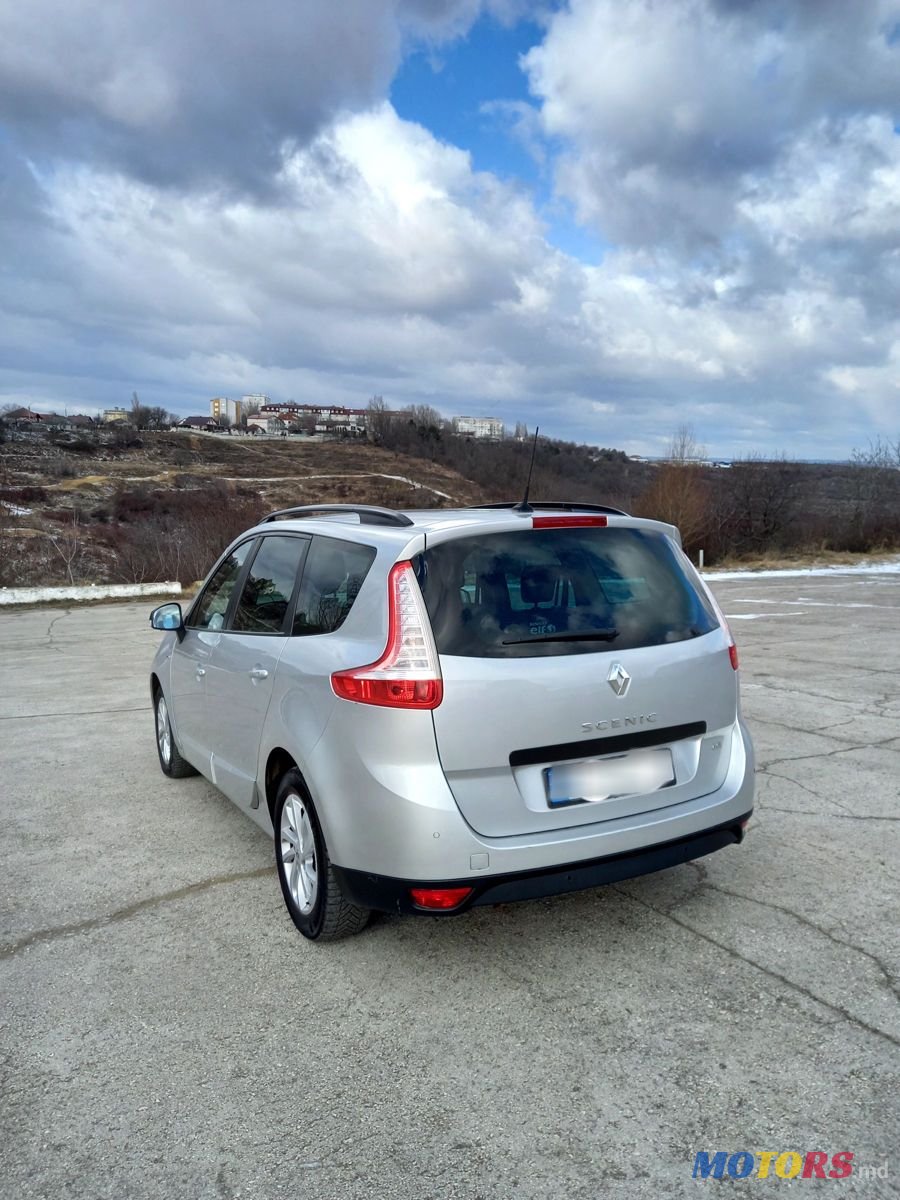 2015' Renault Grand Scenic photo #3