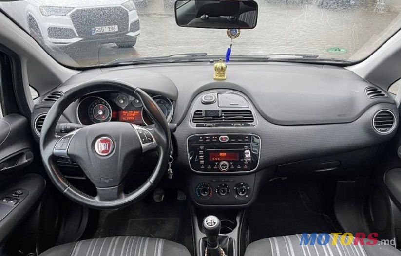2012' Fiat Punto photo #1