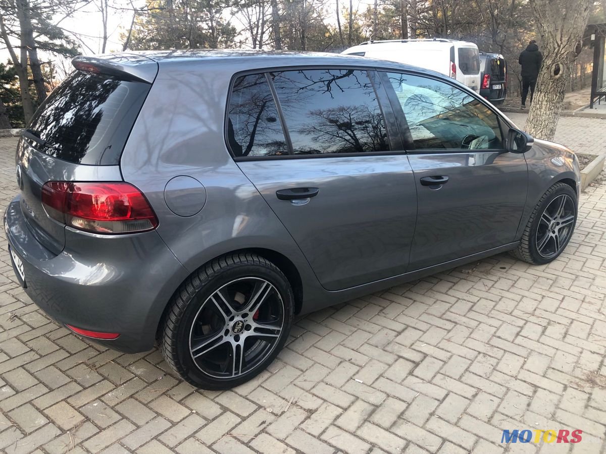 2009' Volkswagen Golf photo #5