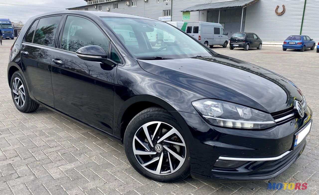 2019' Volkswagen Golf photo #3
