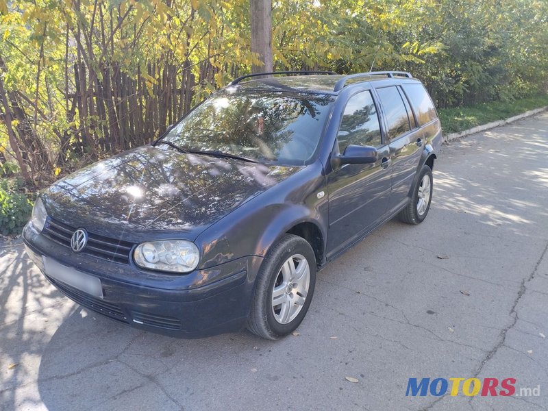 2002' Volkswagen Golf photo #1