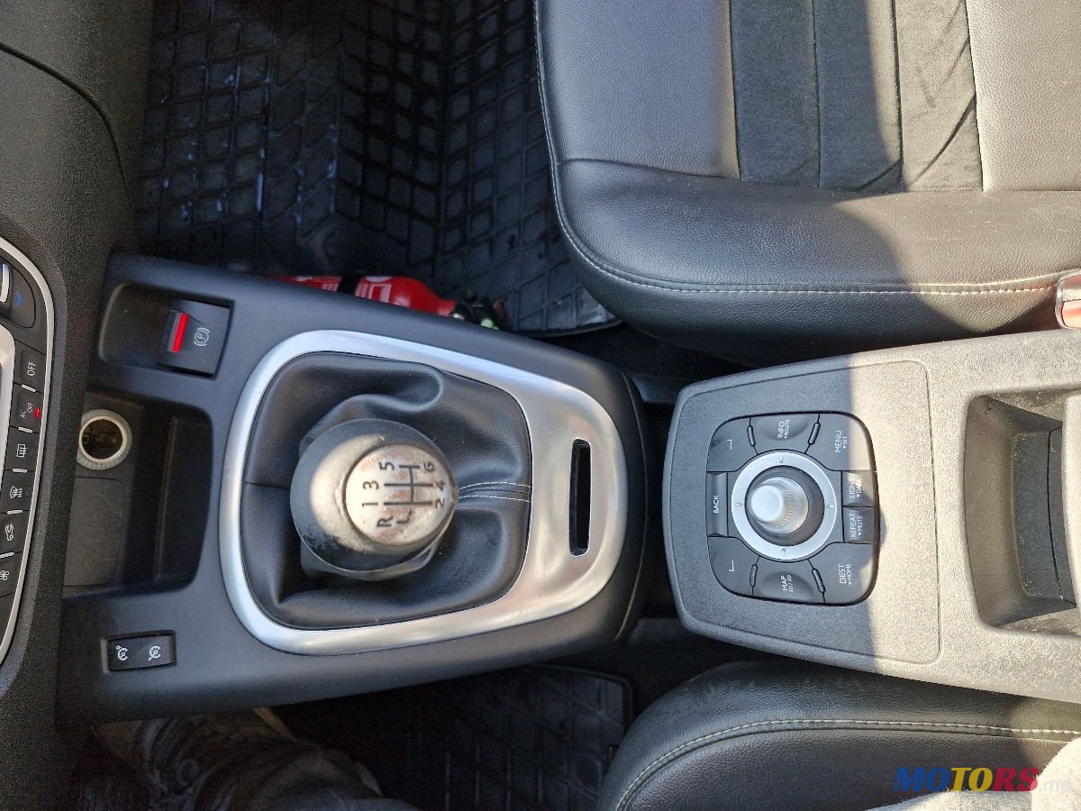 2012' Renault Grand Scenic photo #5