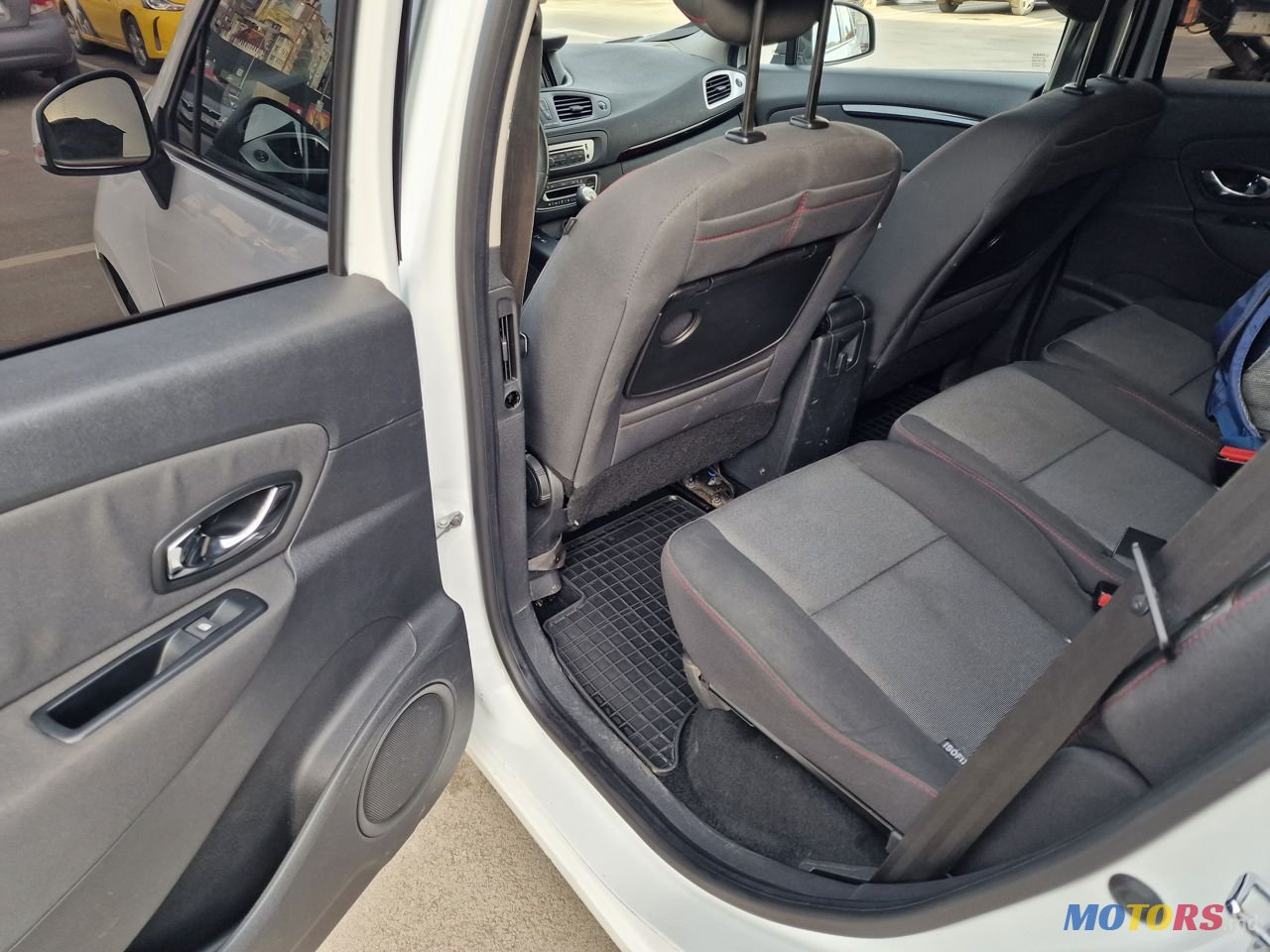 2012' Renault Scenic photo #5
