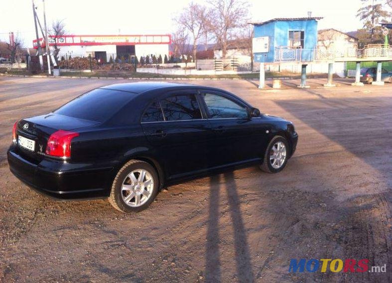 2004' Toyota Avensis photo #2