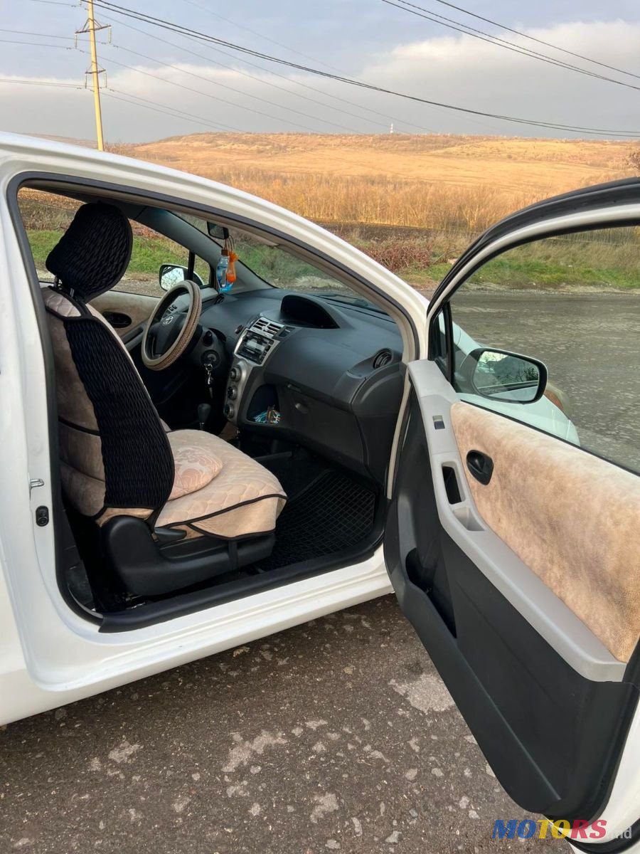 2008' Toyota Yaris photo #6