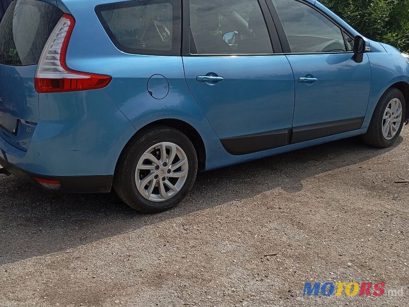 2013' Renault Grand Scenic photo #6