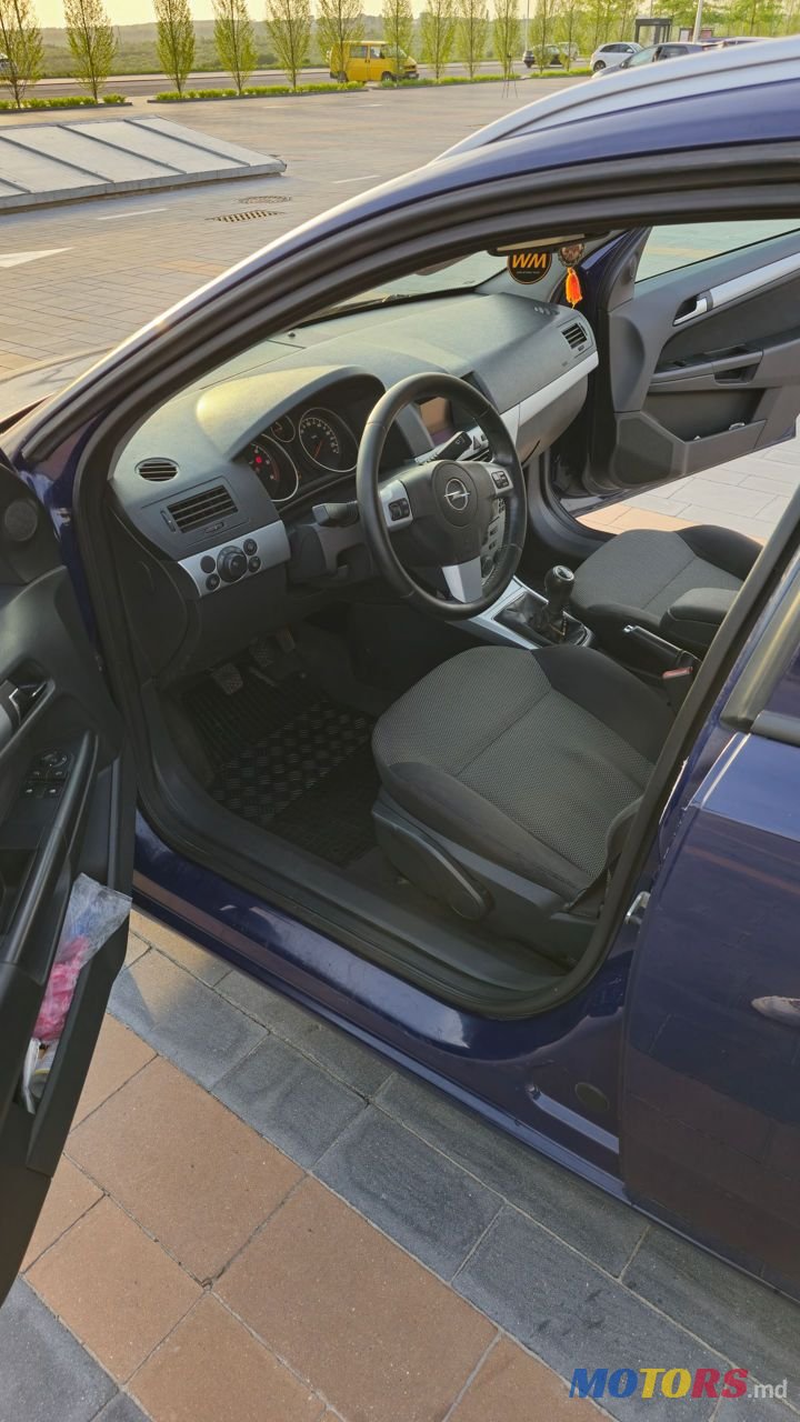 2009' Opel Astra photo #1