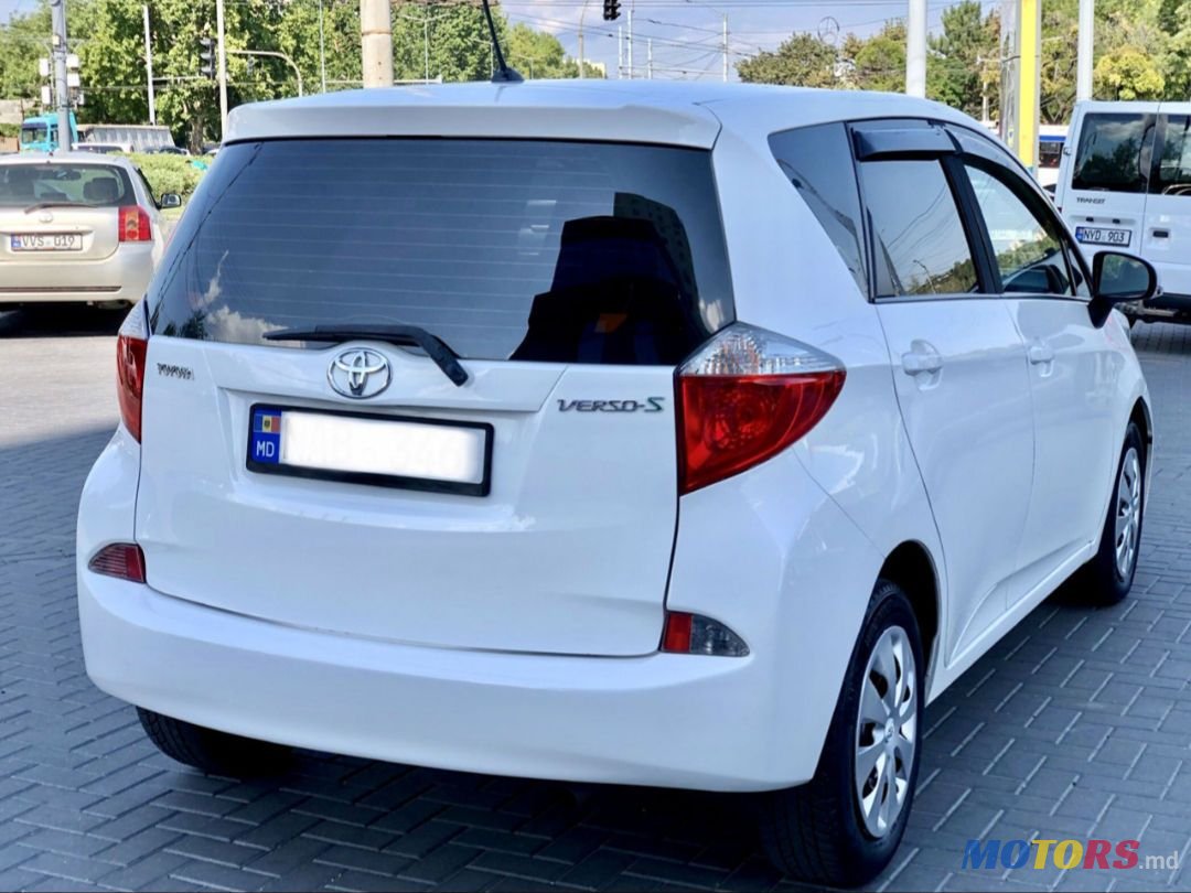 2011' Toyota Verso-S photo #3