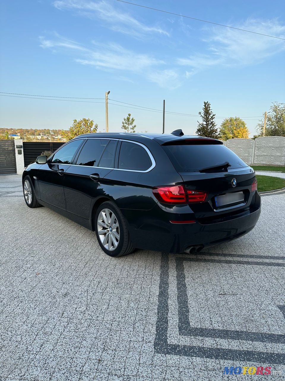 2010' BMW 5 Series photo #3