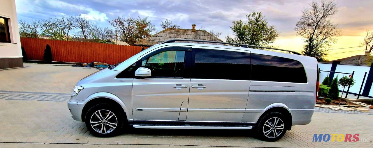 2011' Mercedes-Benz Viano photo #4