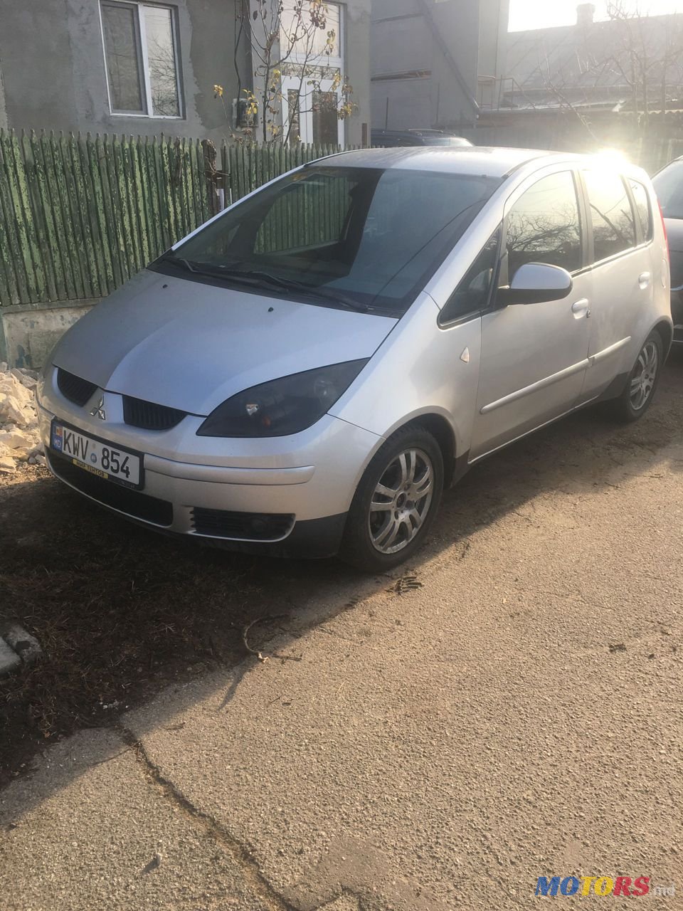 2008' Mitsubishi Colt photo #2