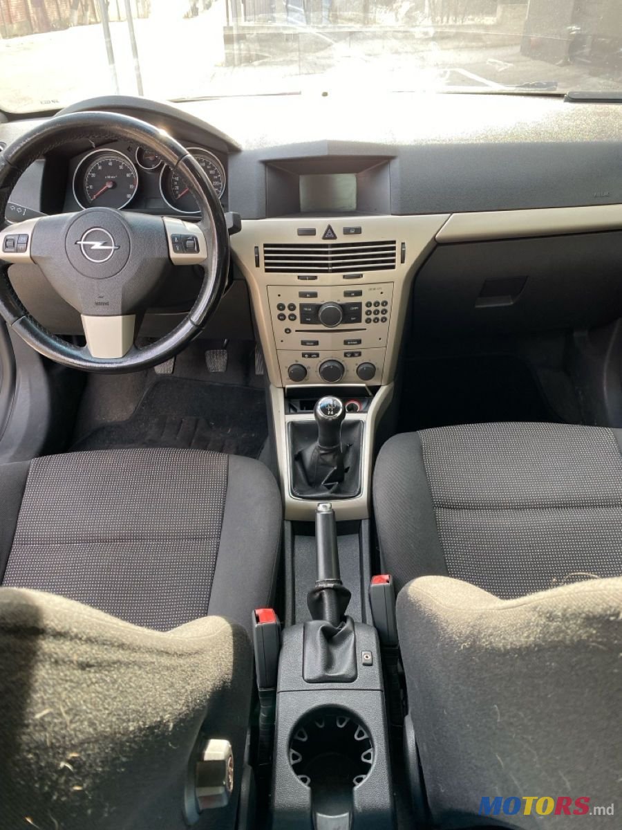 2008' Opel Astra photo #2