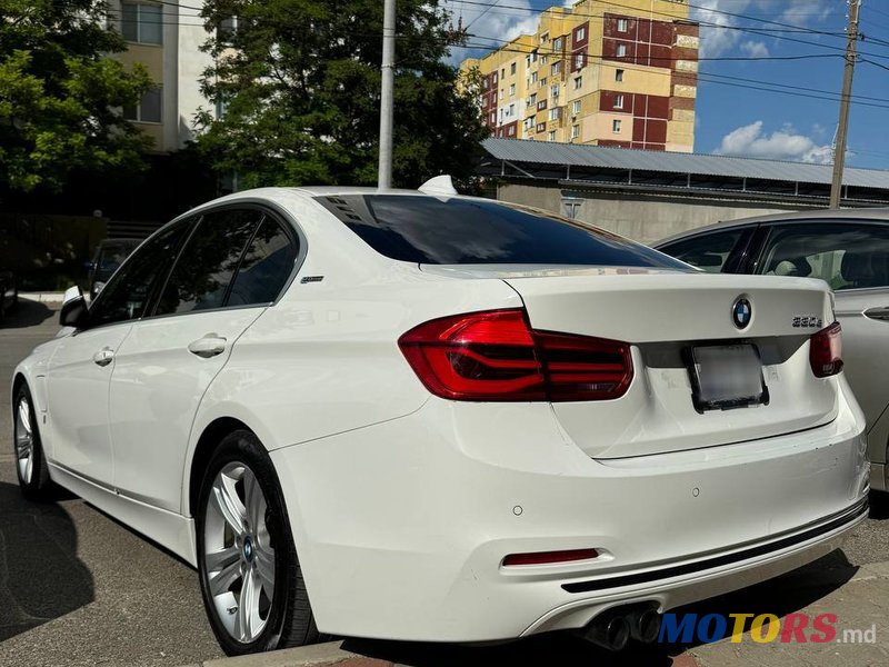 2018' BMW 3 Series Sedan photo #4