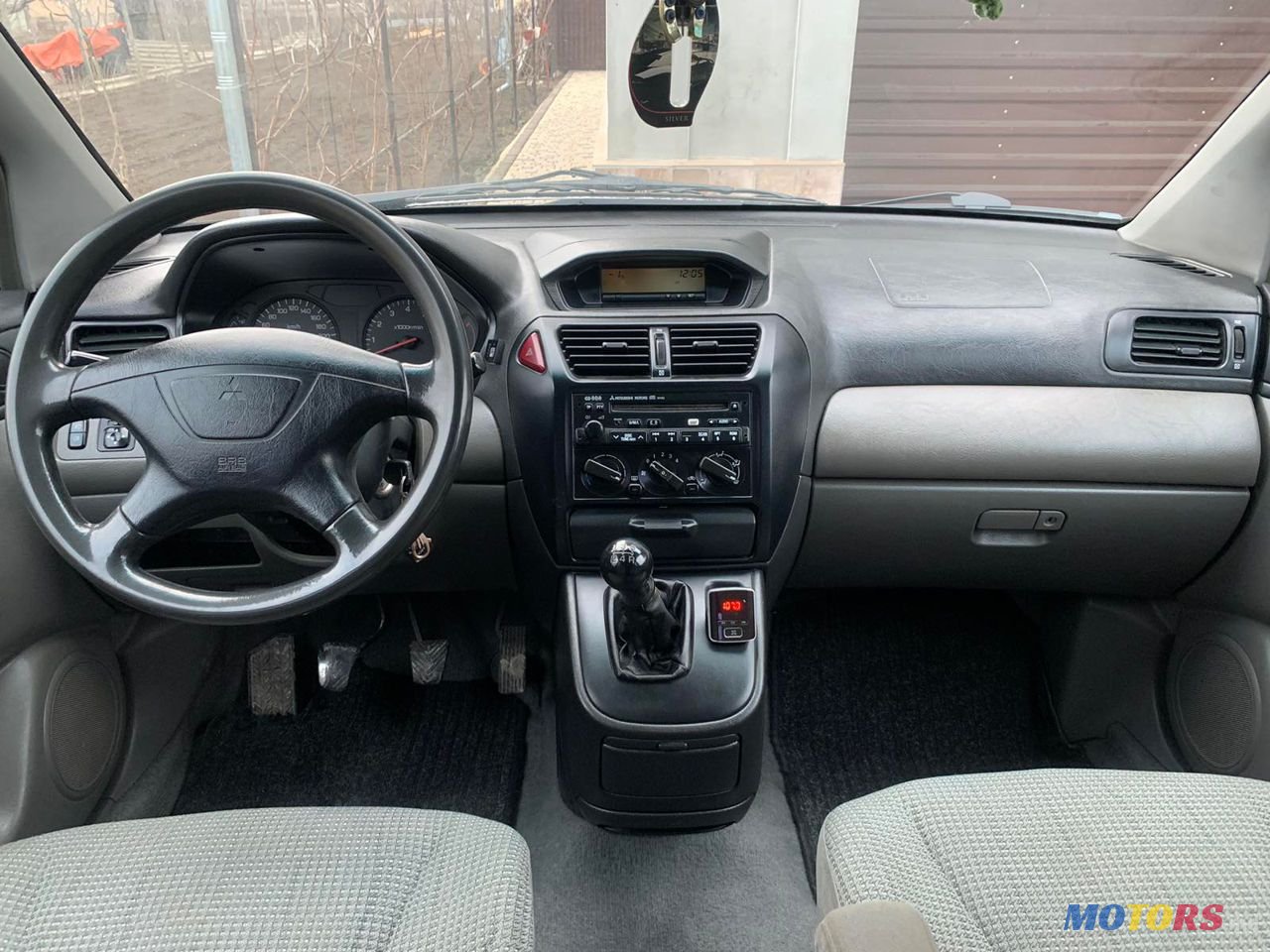 2004' Mitsubishi Space Wagon photo #6