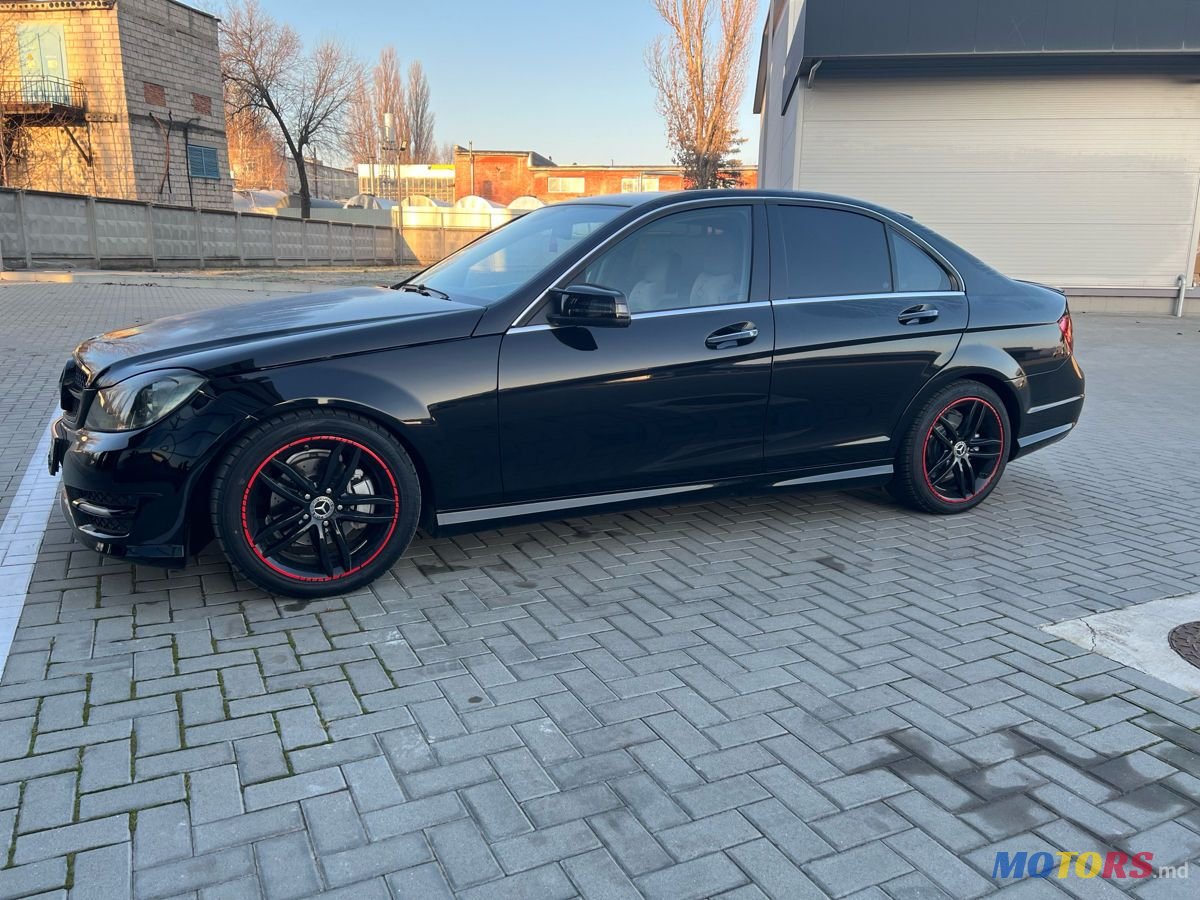 2011' Mercedes-Benz C-Class photo #1