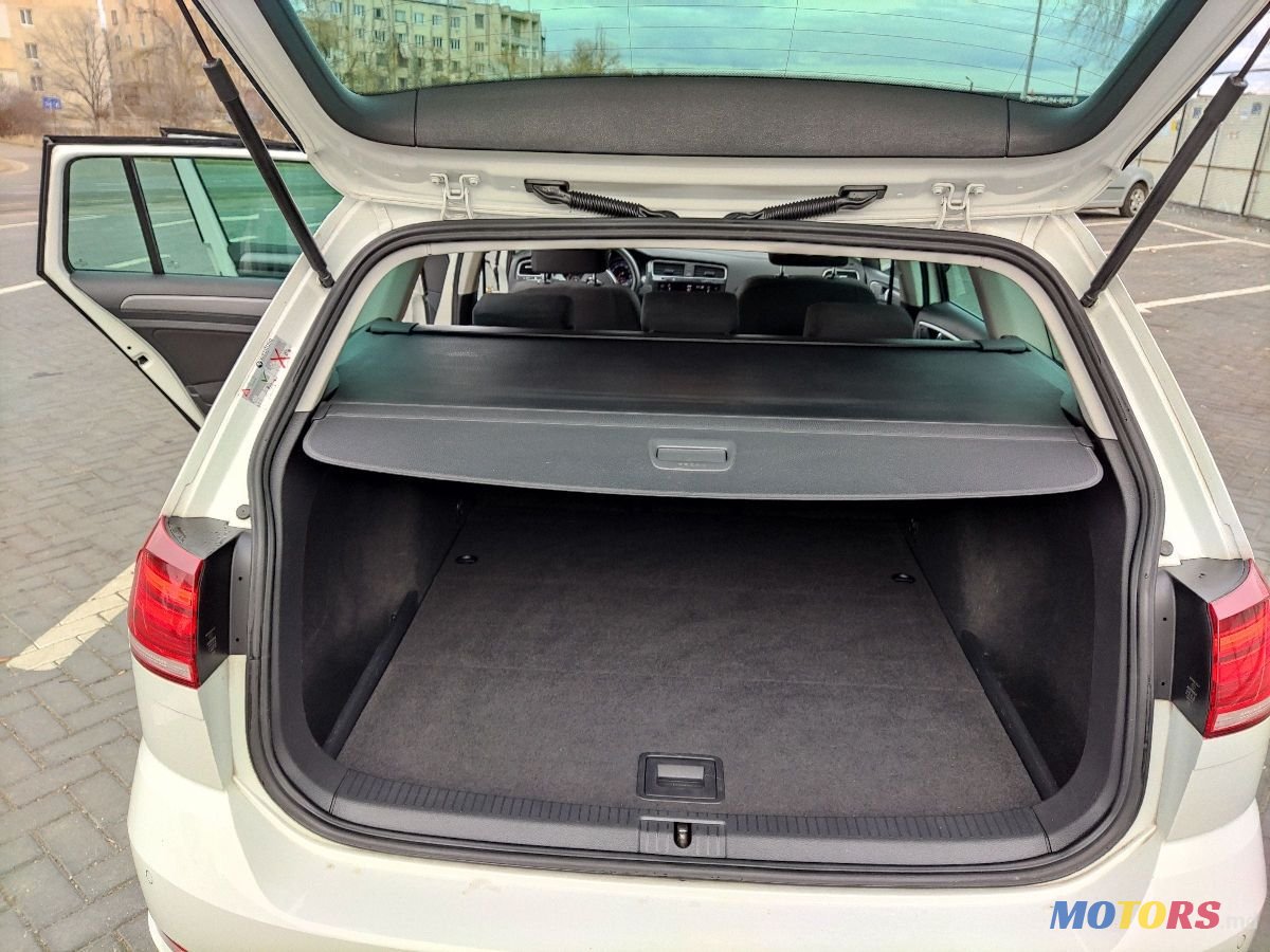 2017' Volkswagen Golf photo #5