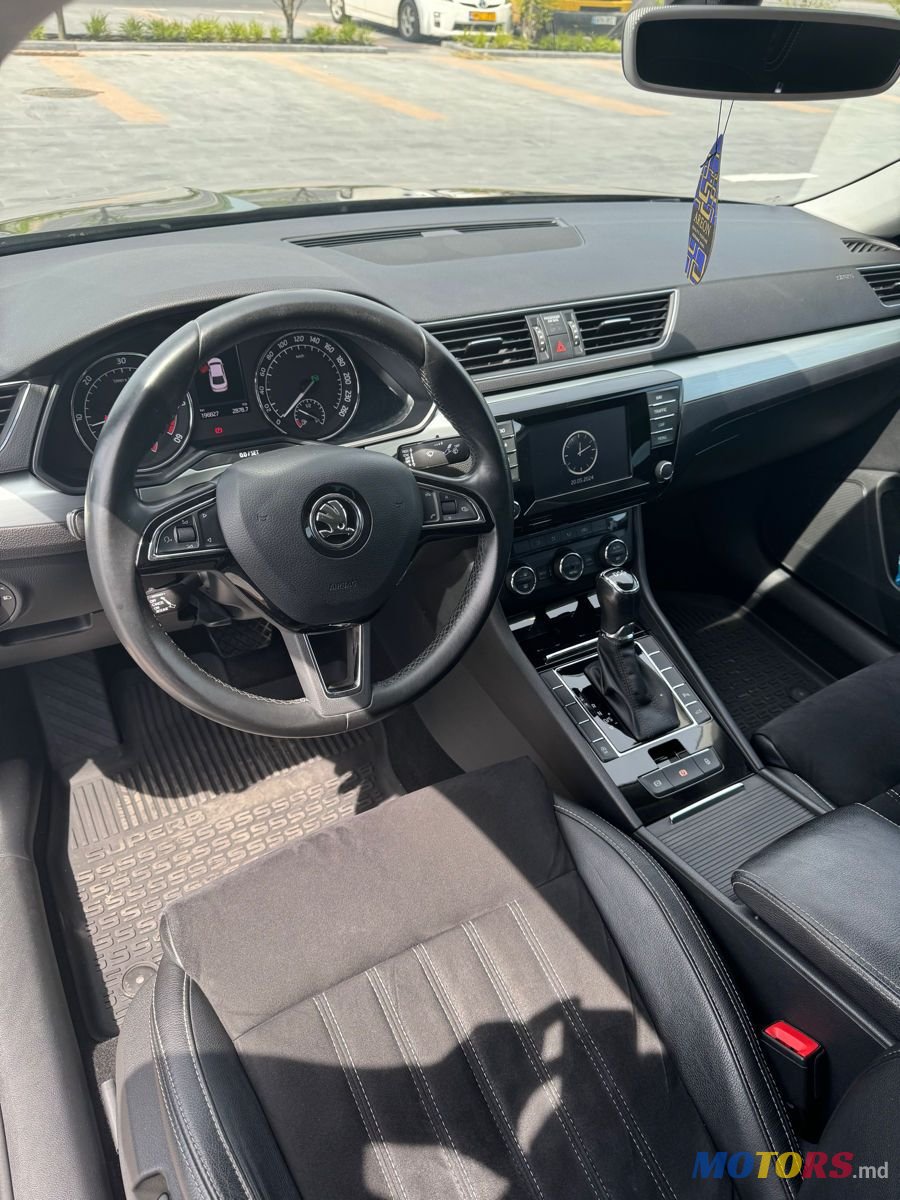 2015' Skoda Superb photo #5