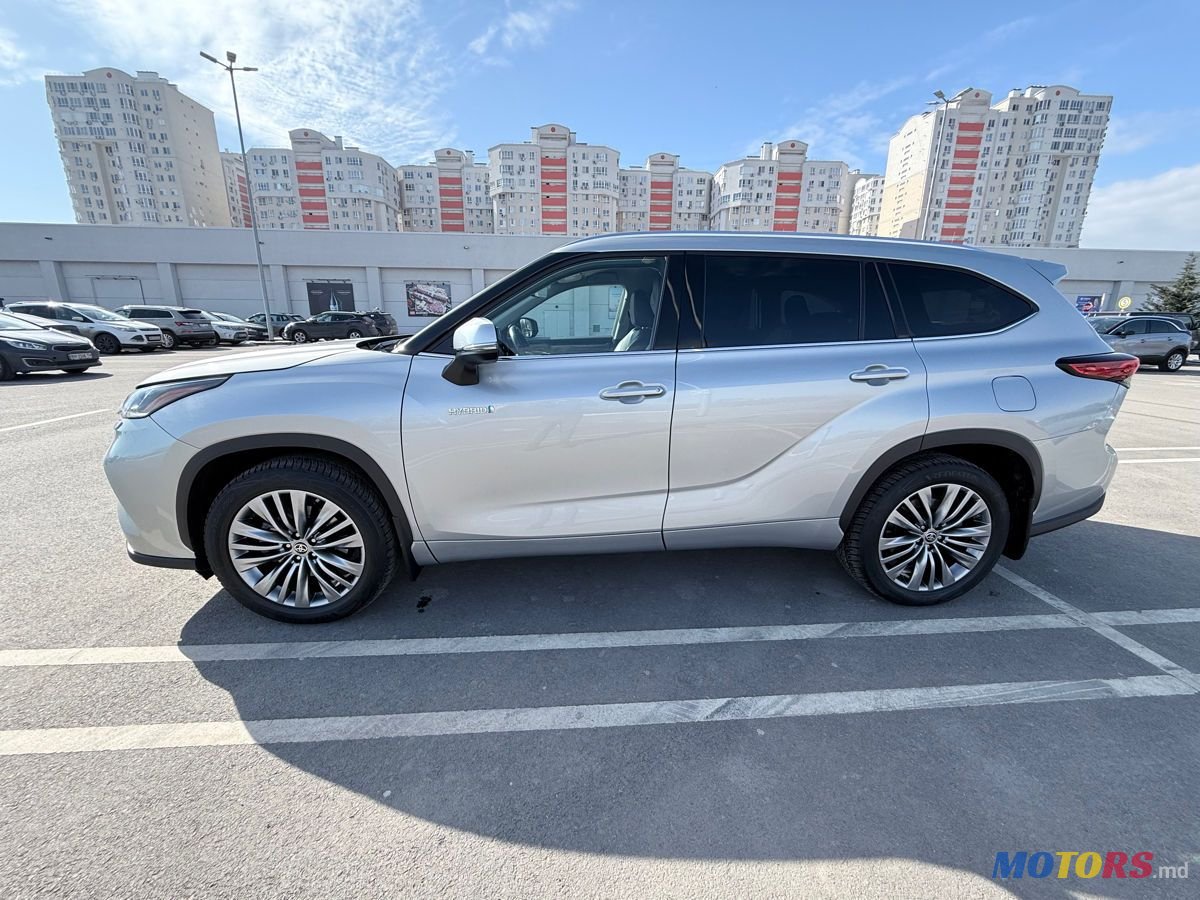 2021' Toyota Highlander photo #2