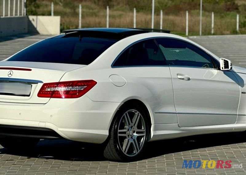 2010' Mercedes-Benz E-Class photo #3