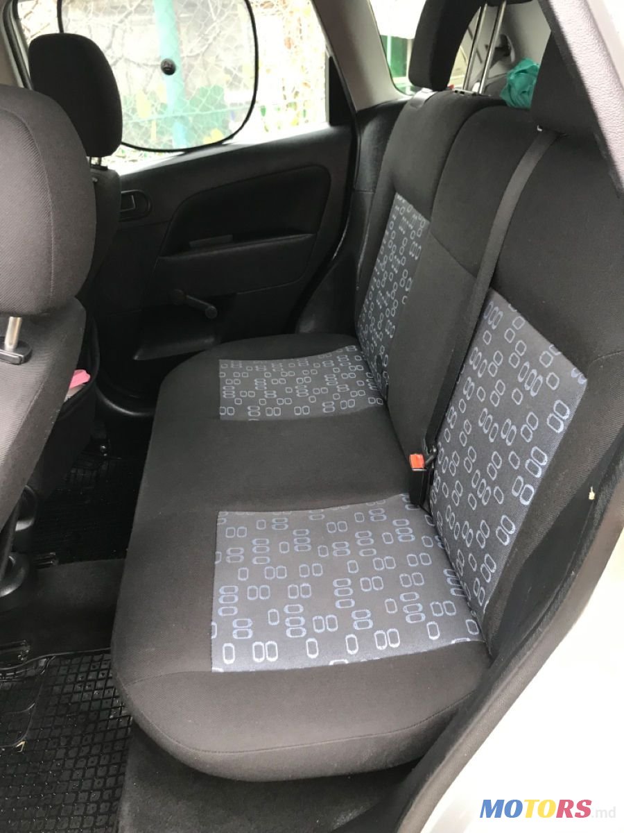 2004' Ford Fiesta 5D photo #5