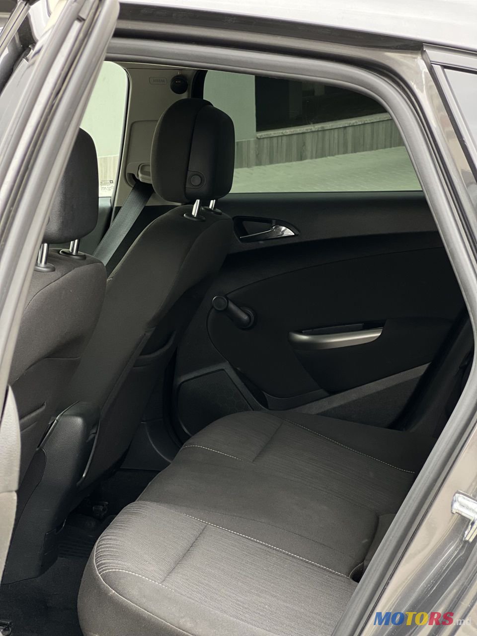 2011' Opel Astra photo #5