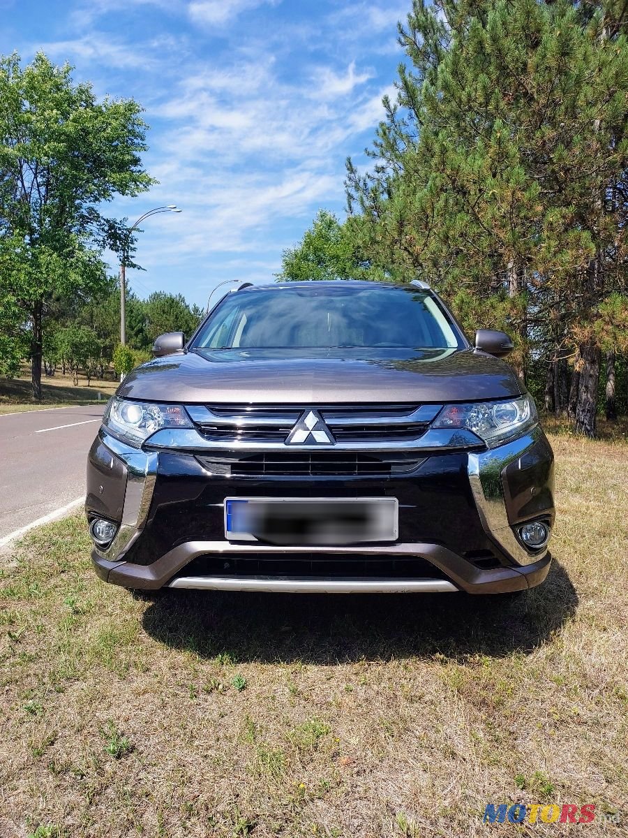 2016' Mitsubishi Outlander photo #4