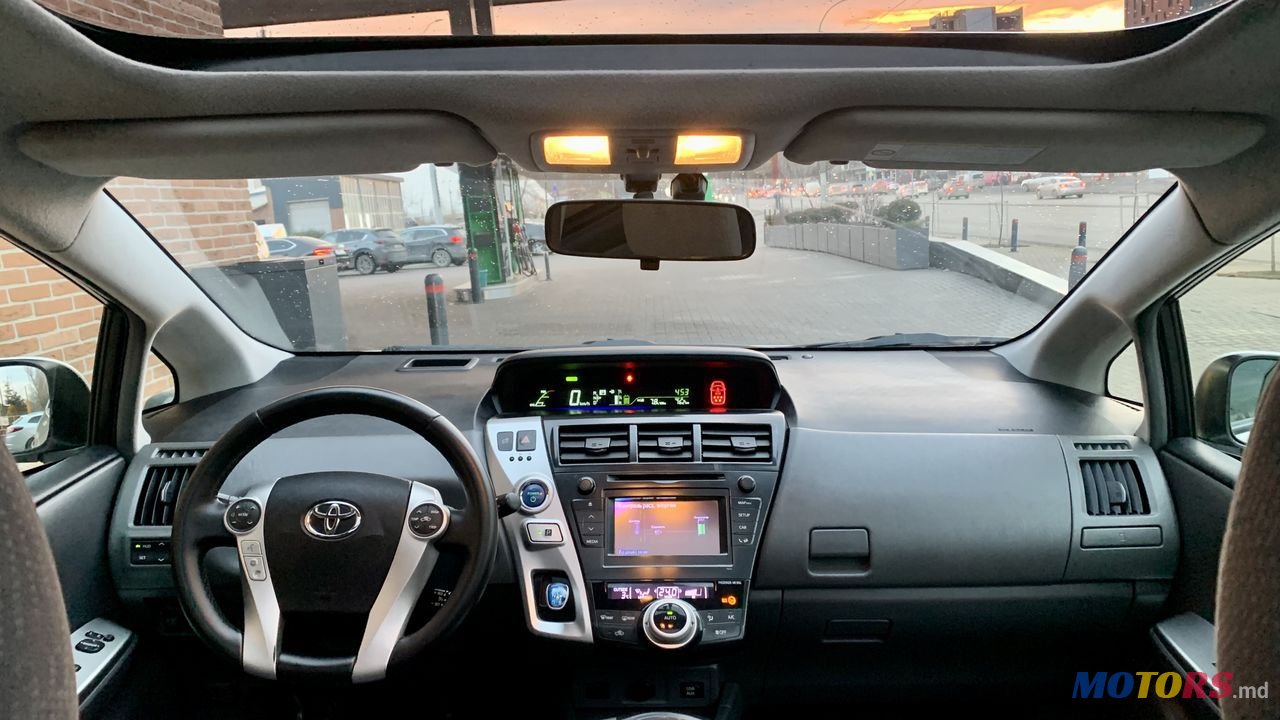 2012' Toyota Prius Plus photo #6