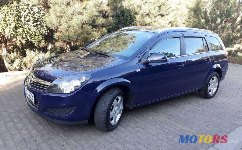 2010' Opel Astra photo #1