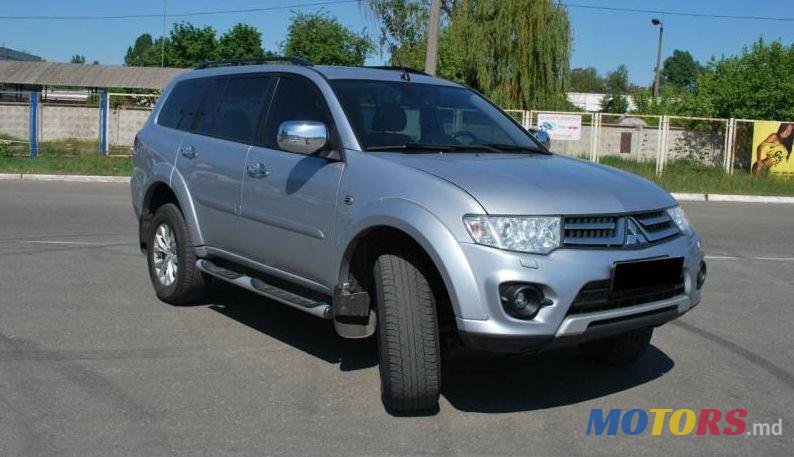 2015' Mitsubishi Pajero Sport photo #2