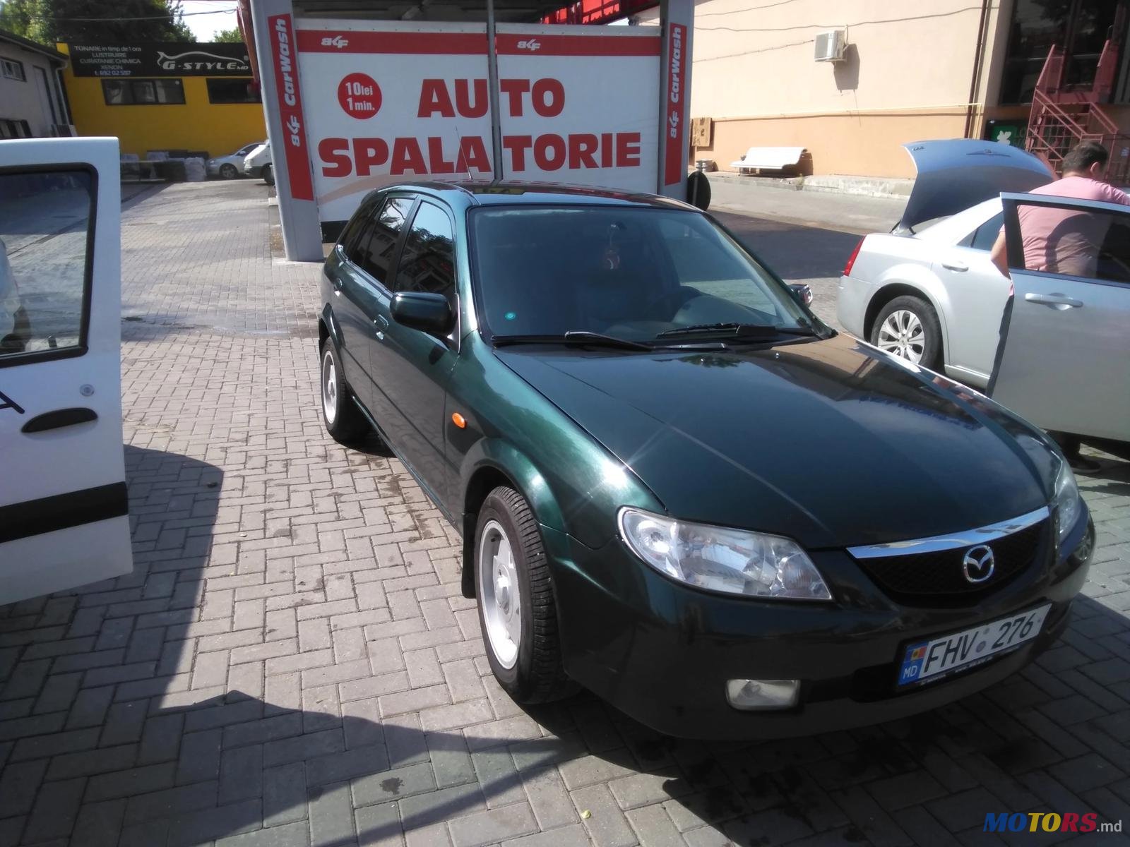 2001' Mazda 323 photo #1