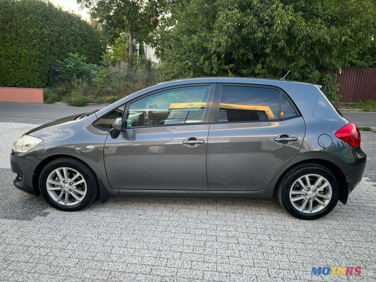2008' Toyota Auris photo #3
