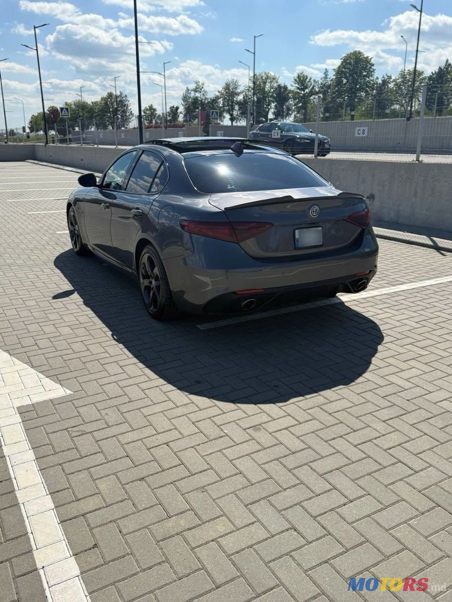 2017' Alfa Romeo Giulia photo #3