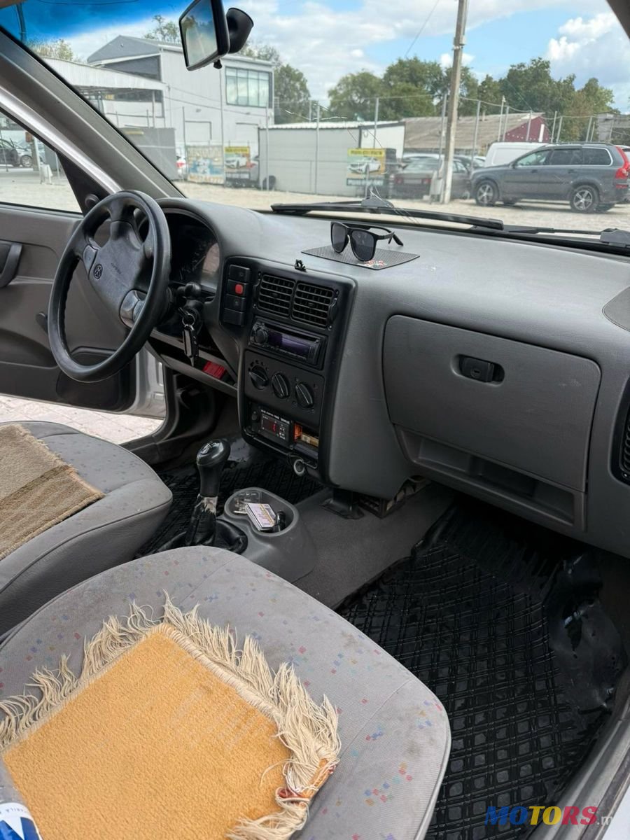 2002' Volkswagen Caddy photo #6