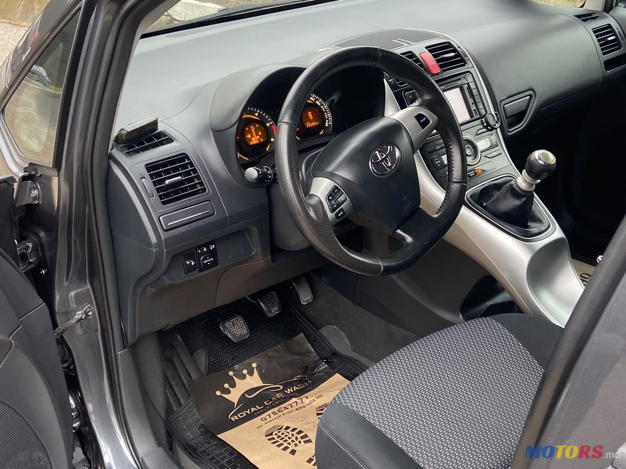 2010' Toyota Auris photo #5