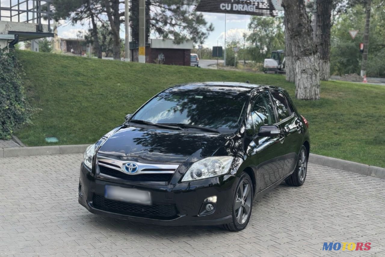 2011' Toyota Auris photo #1