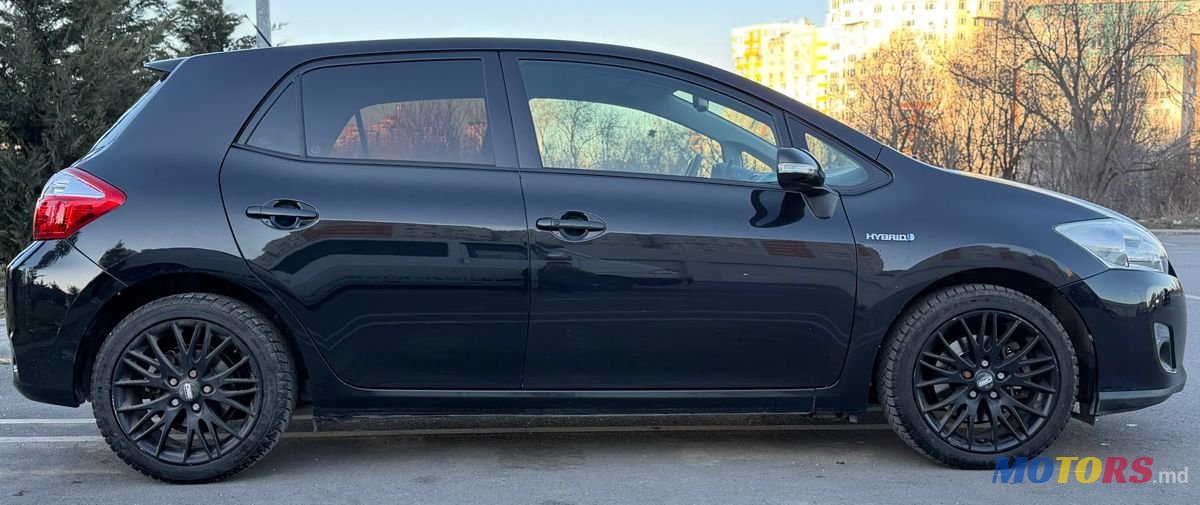 2011' Toyota Auris photo #4