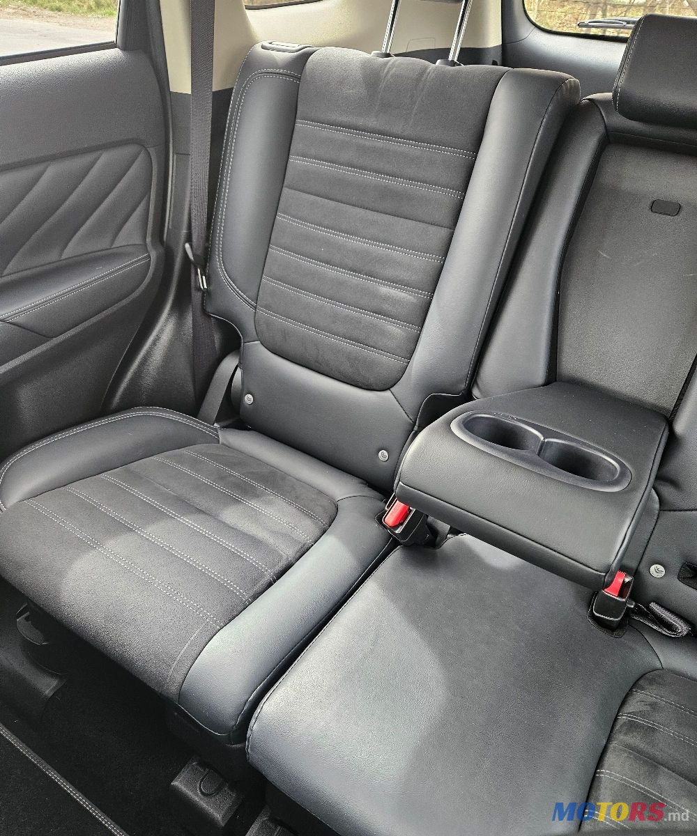 2019' Mitsubishi Outlander photo #5