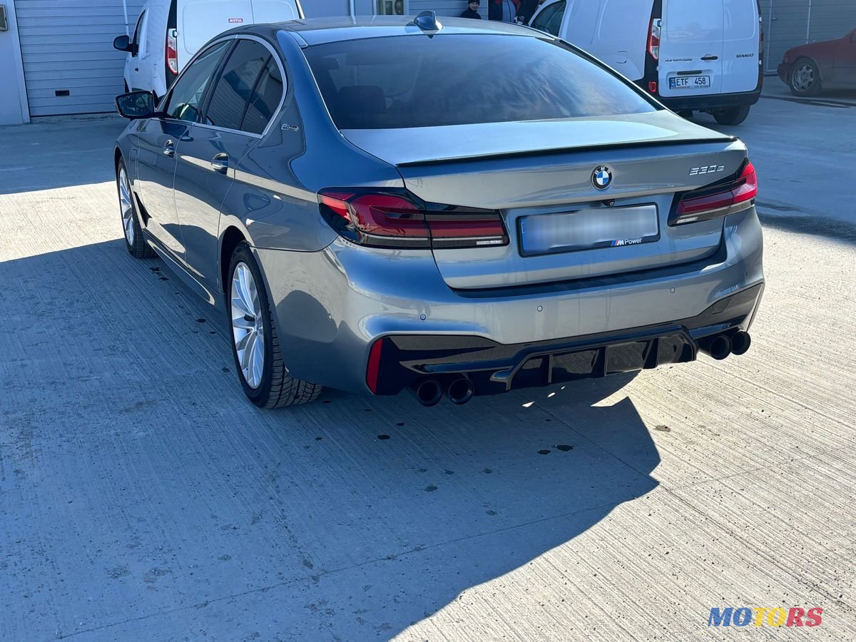 2017' BMW 5 Series photo #4