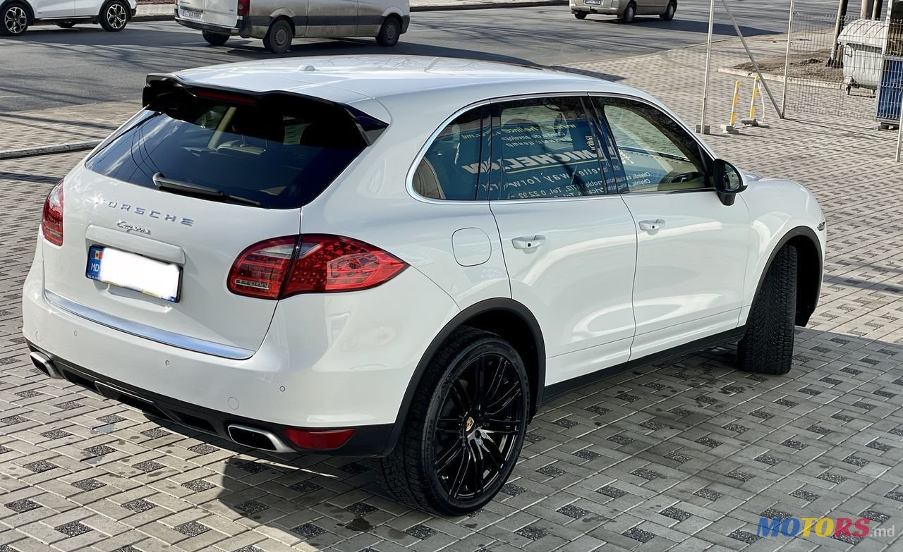 2013' Porsche Cayenne photo #3