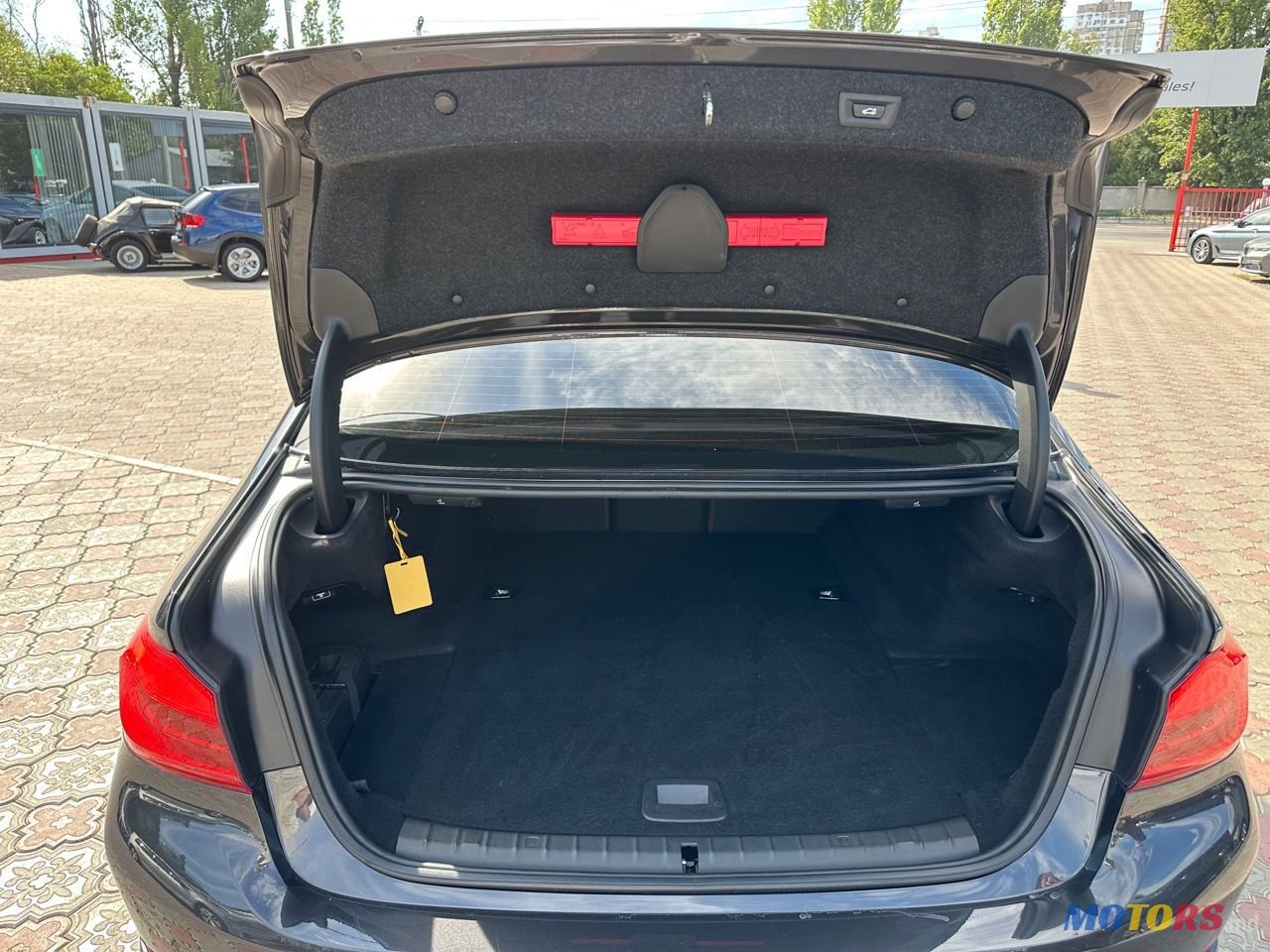 2017' BMW 5 Series photo #5