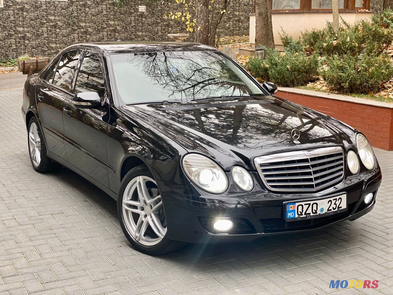 2009' Mercedes-Benz E Класс photo #1
