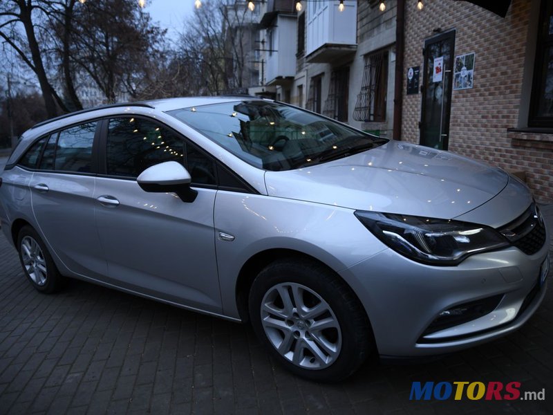 2017' Opel Astra photo #2