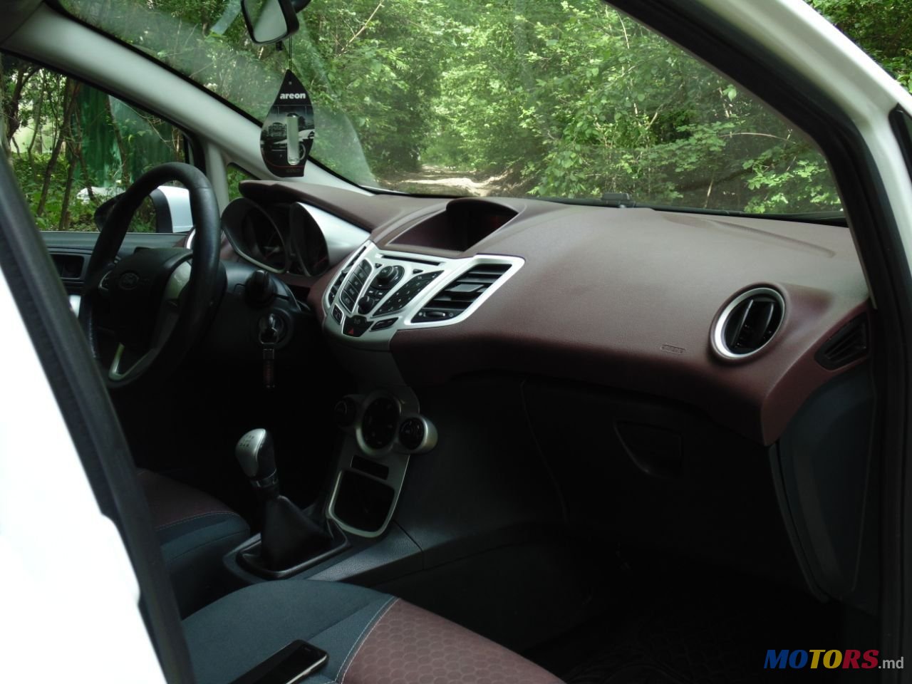 2010' Ford Fiesta photo #2