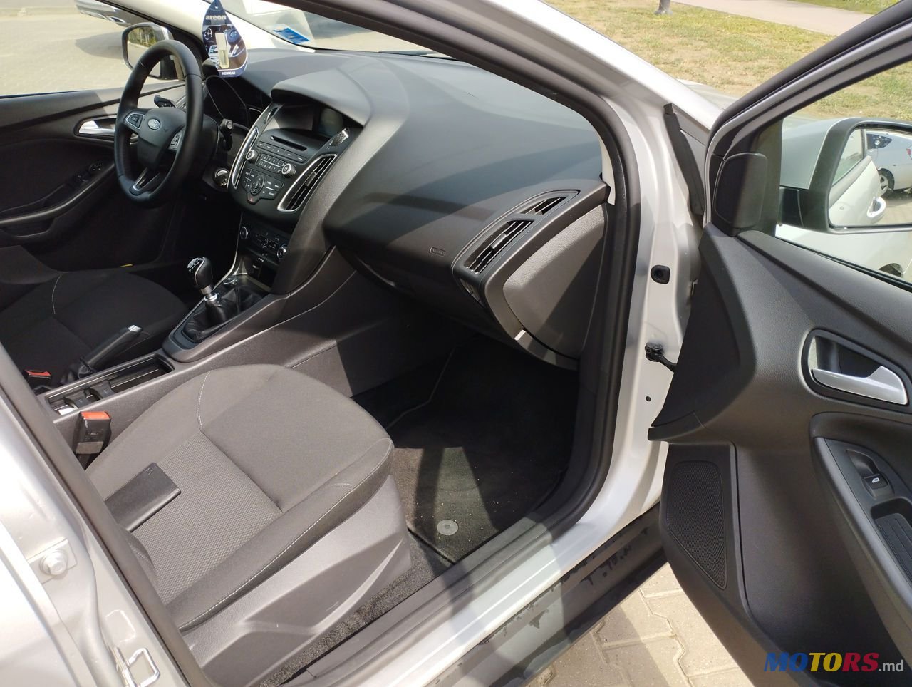 2017' Ford Focus photo #5