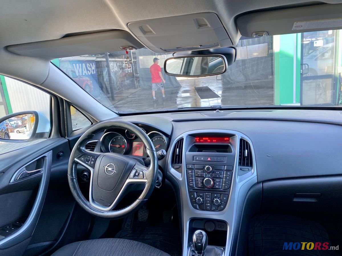 2014' Opel Astra photo #5