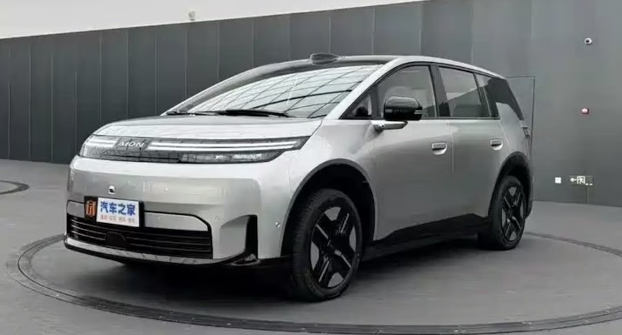 BMW i8 Designer Gives China Its Most Restrained EV Yet