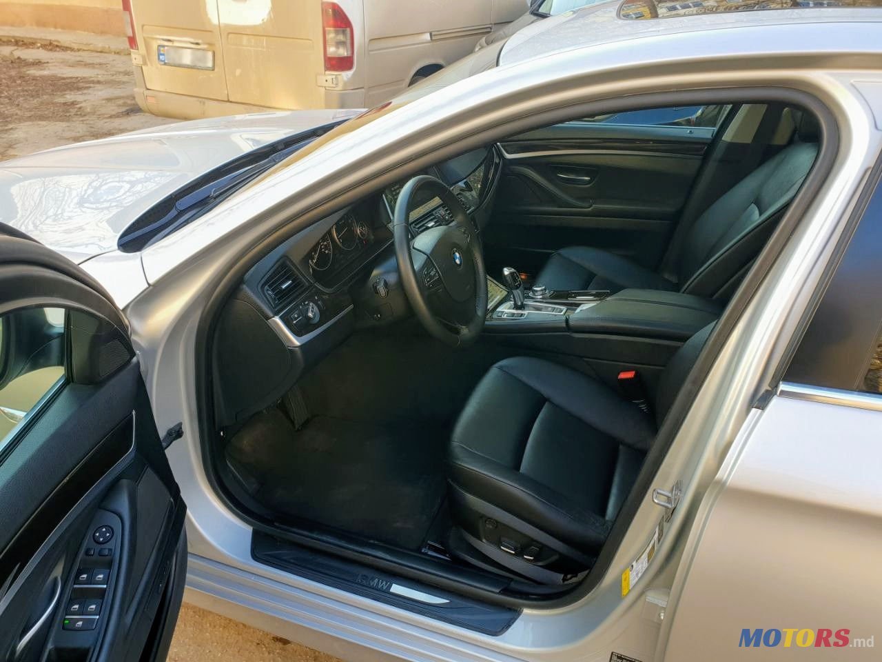 2013' BMW 528 photo #3