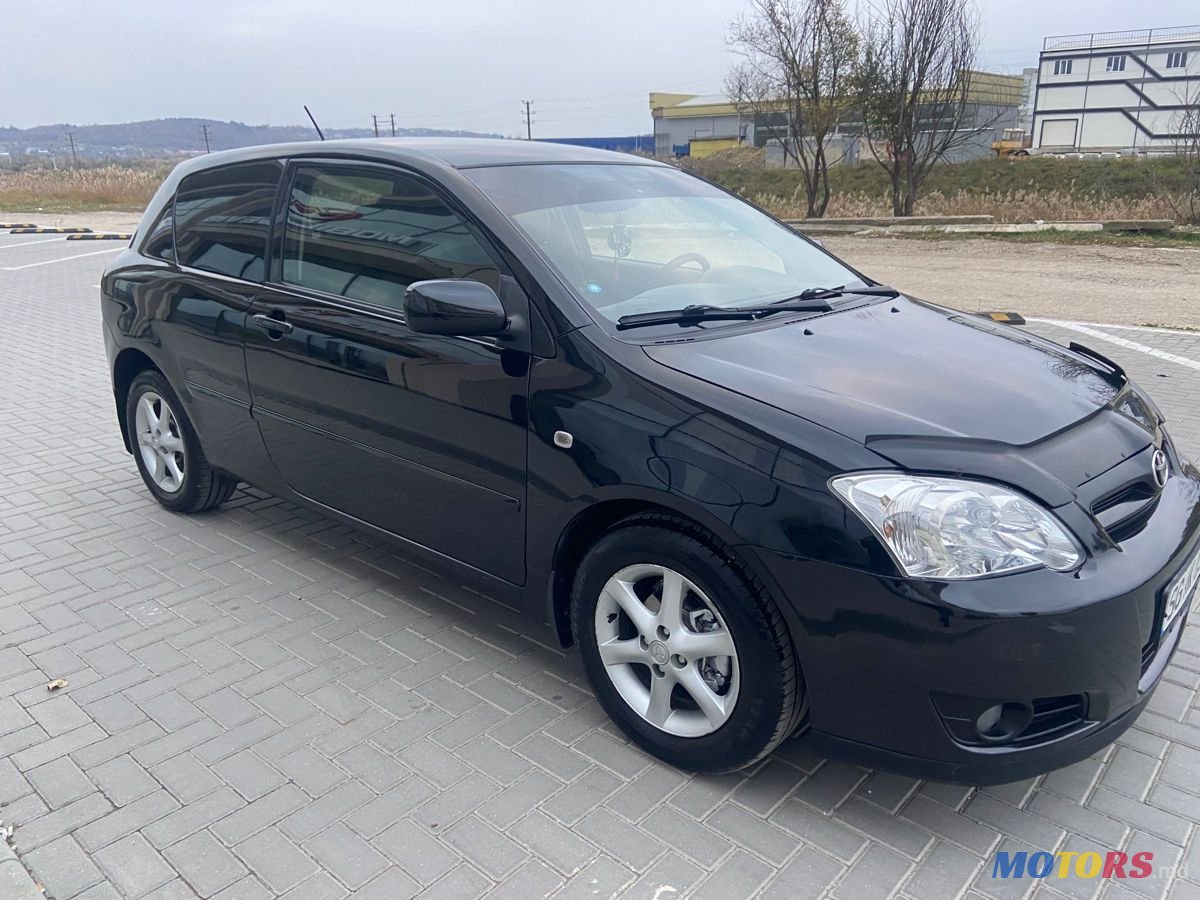 2004' Toyota Corolla photo #1